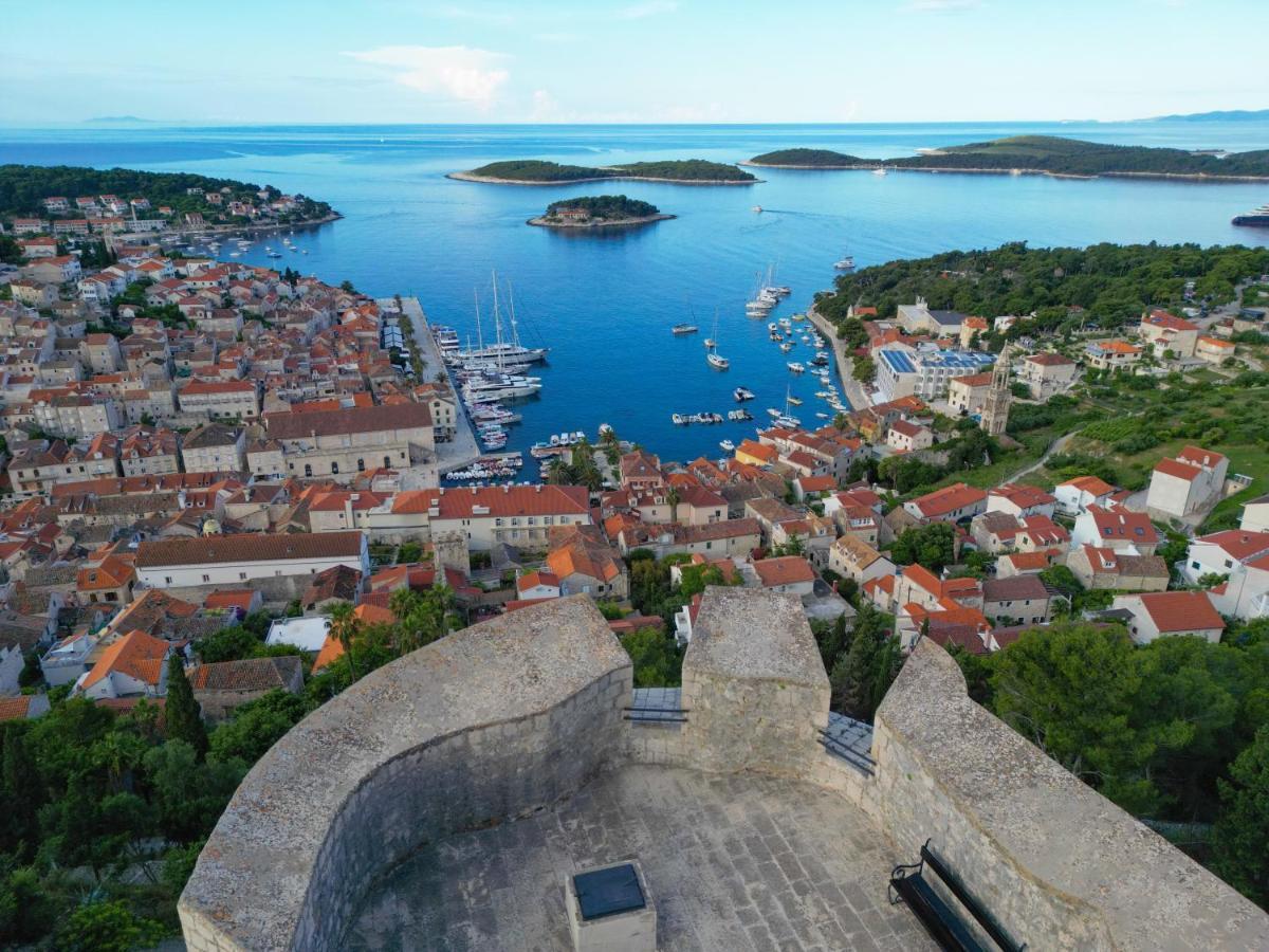 Apartments Nikolina Hvar Town Exteriör bild